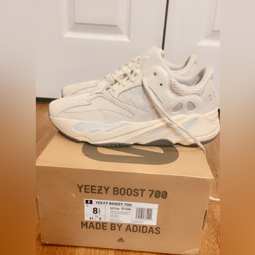 Yeezy Boost 700 Analog Style EG7596 Size Men 8 1/2 Rich White Women size10